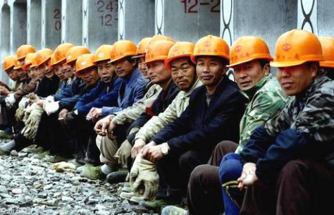 復(fù)產(chǎn)企業(yè)缺工嚴重，搬運幫“即時工”來打通