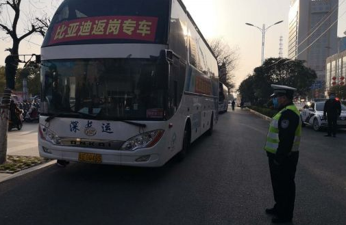 桃花源專車護(hù)送農(nóng)民工返崗復(fù)工